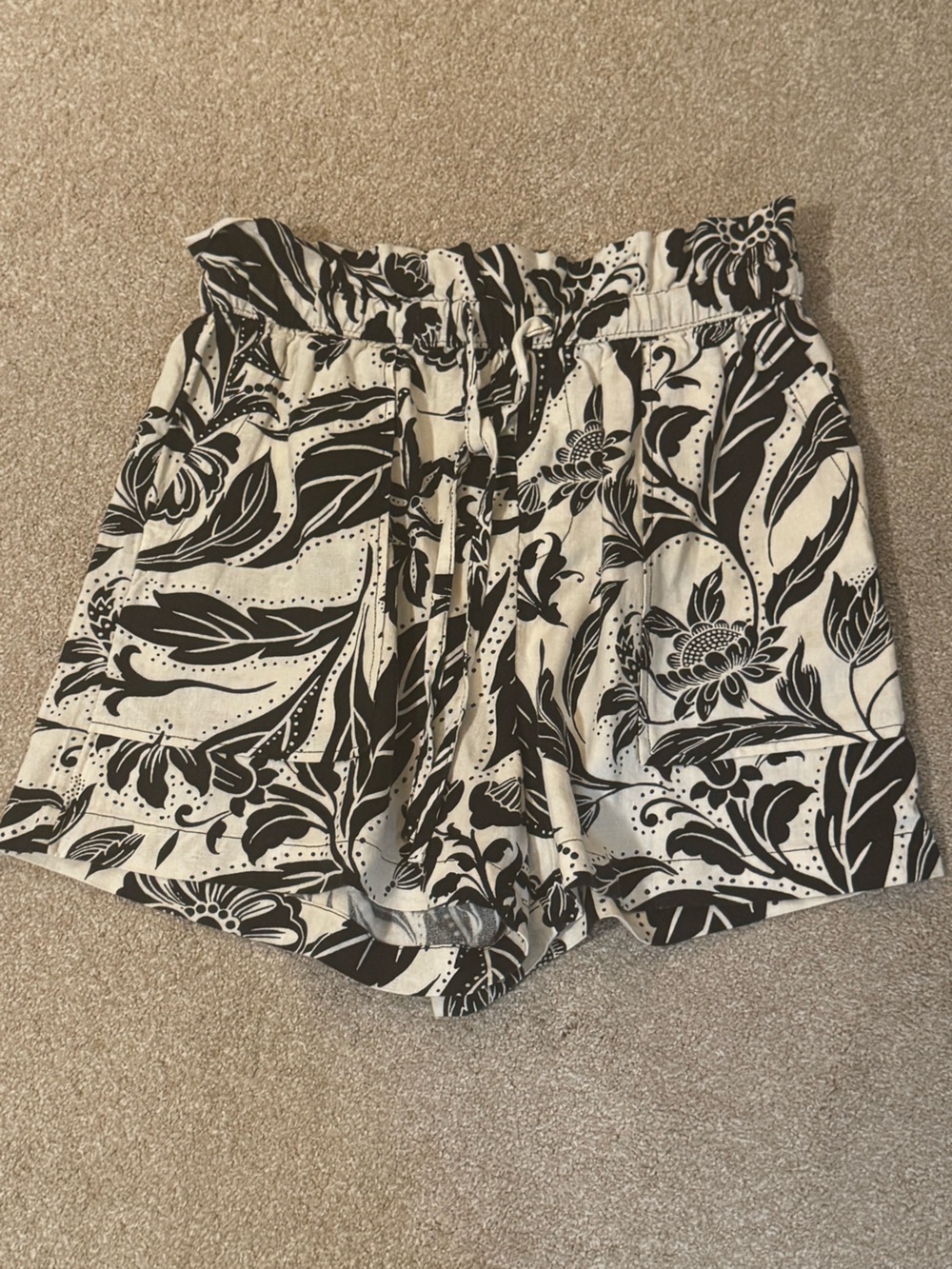 Who What Wear Black & White Floral Drawstring Shorts
